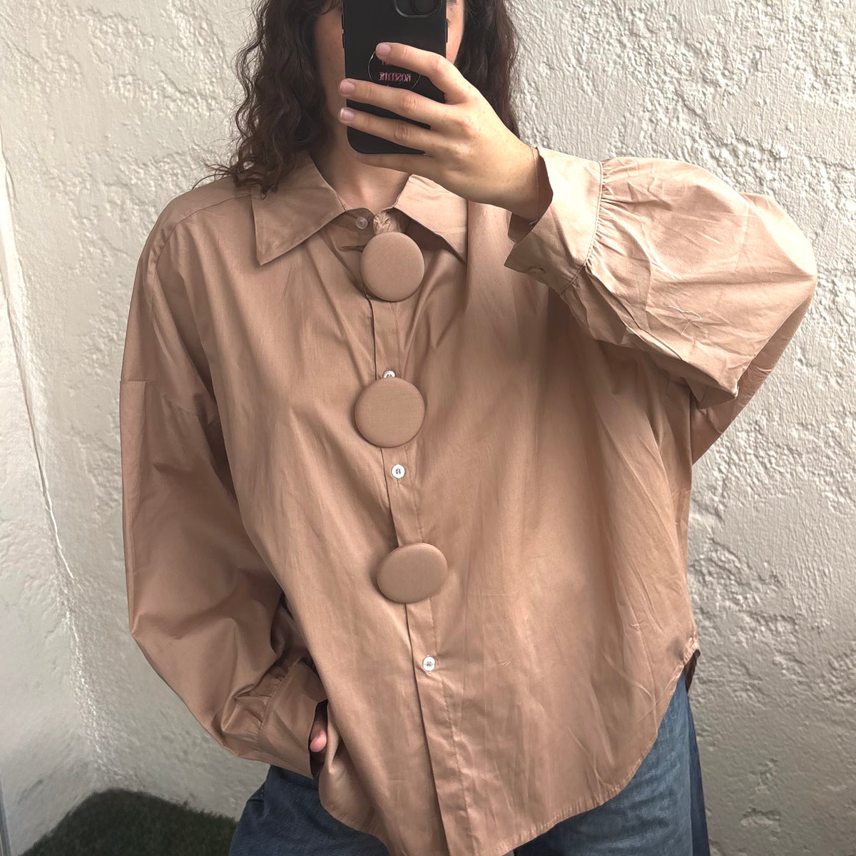 Chemise beige oversize à boutons fantaisie