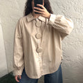 Chemise beige oversize à boutons fantaisie